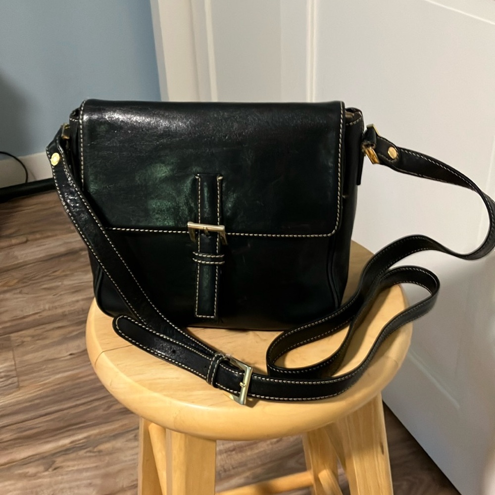High quality classic style leather purse.